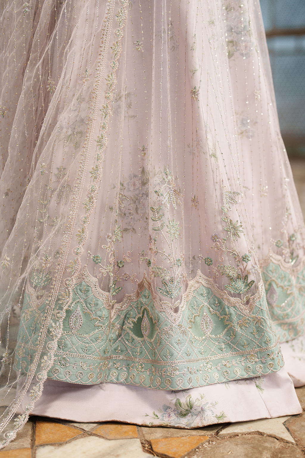UE-552 Embroidered Net