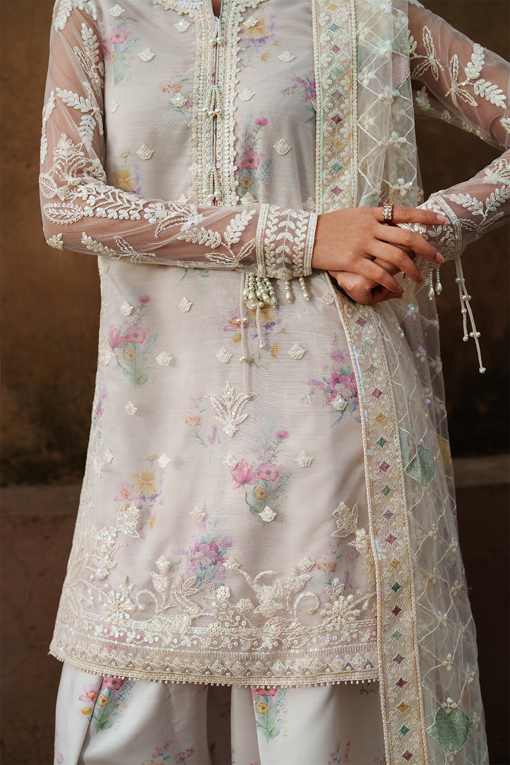 UE-534 Embroidered Net