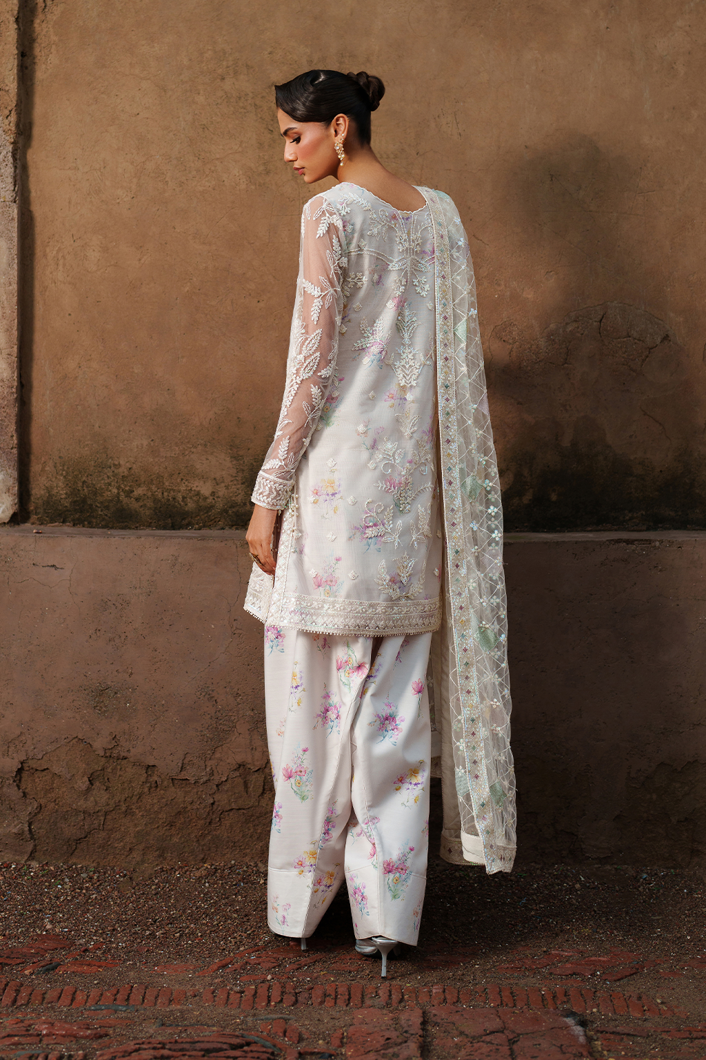 UE-534 Embroidered Net