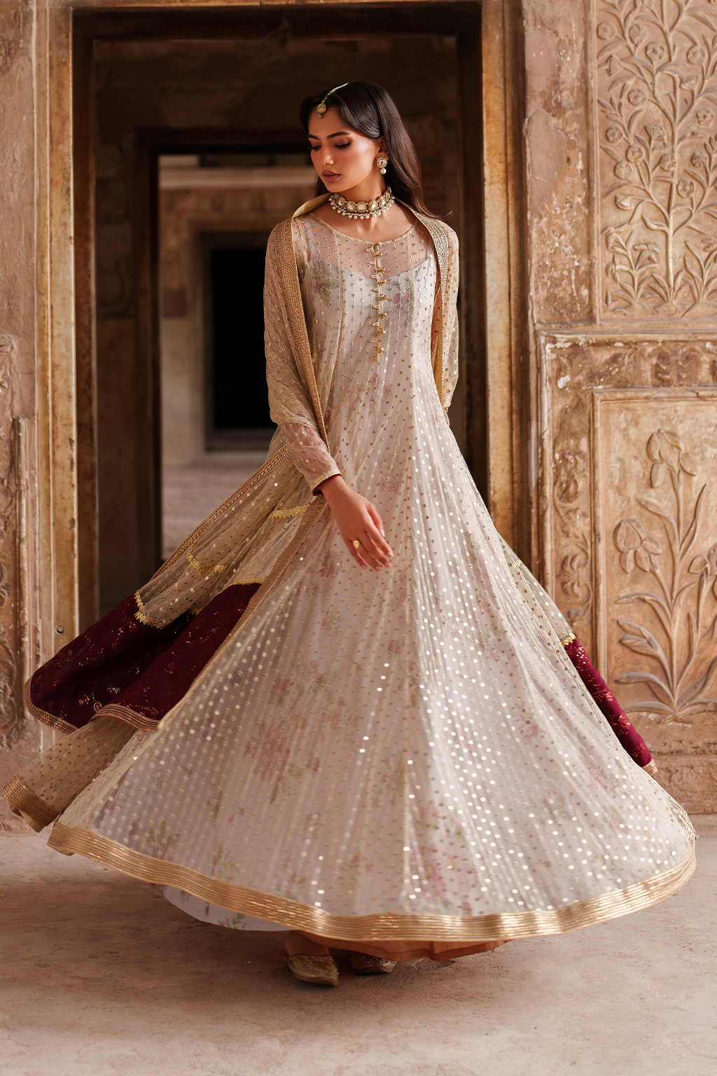 UE-548 Embroidered Net