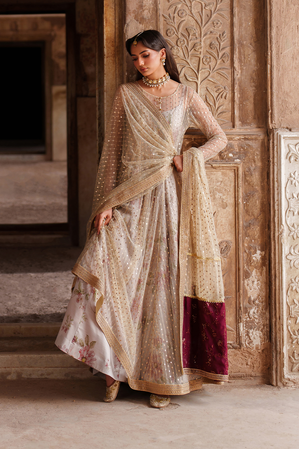 UE-548 Embroidered Net