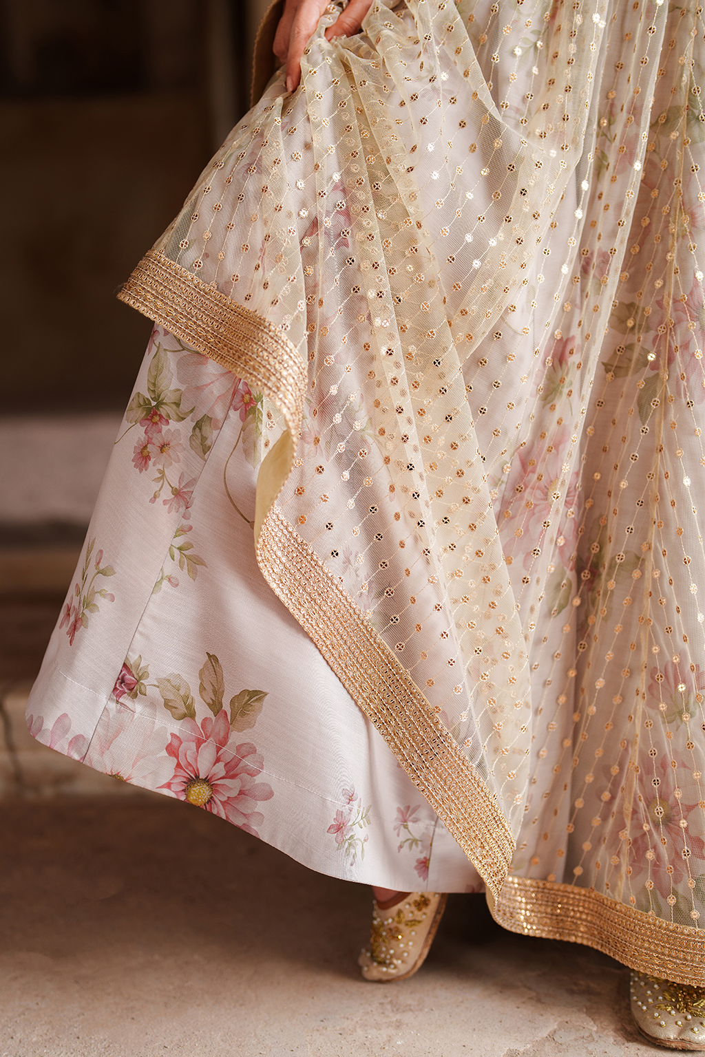 UE-548 Embroidered Net