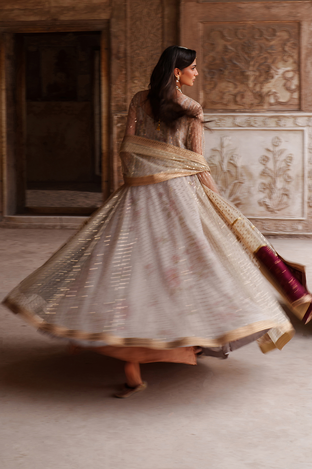 UE-548 Embroidered Net