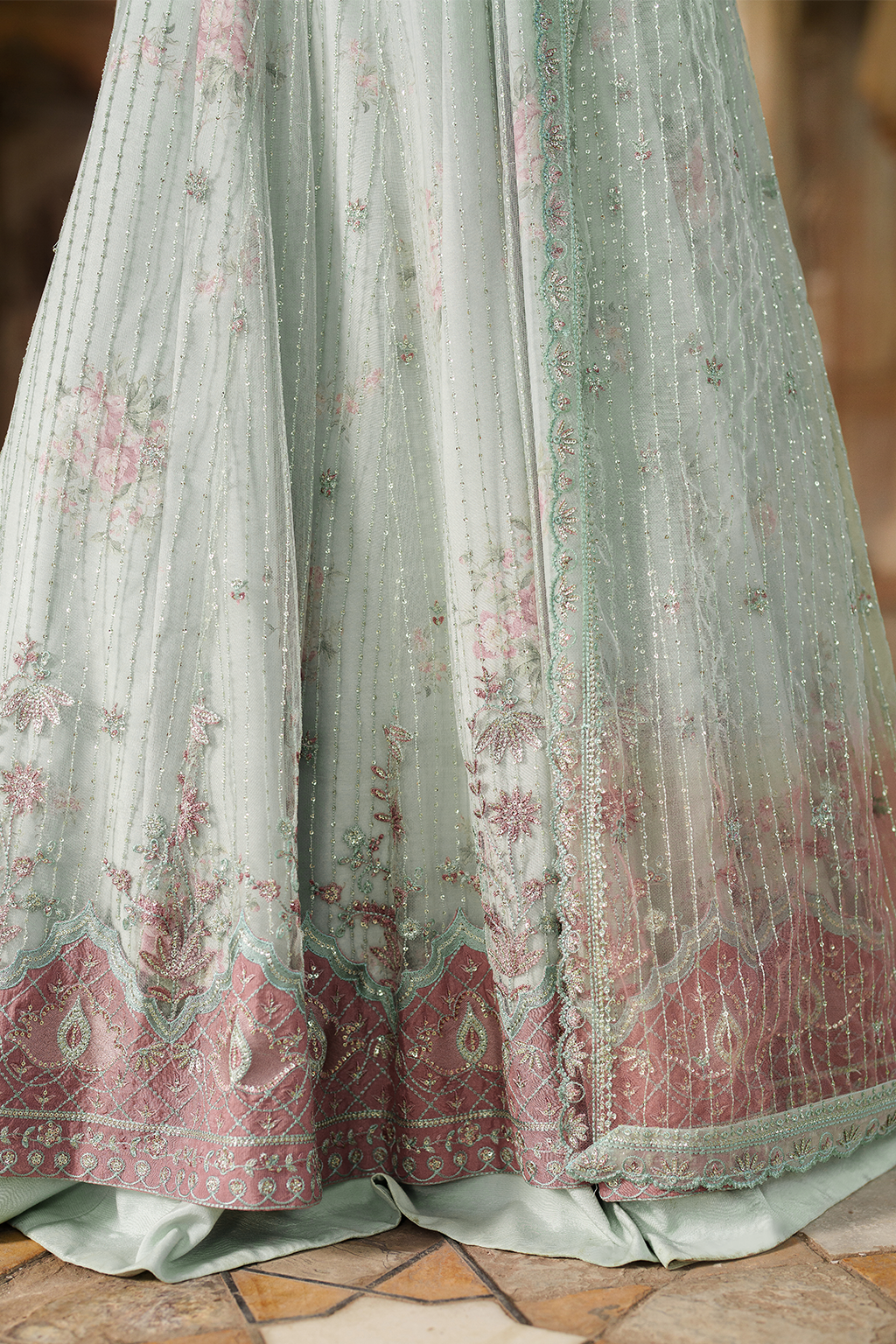 UE-553 Embroidered Net