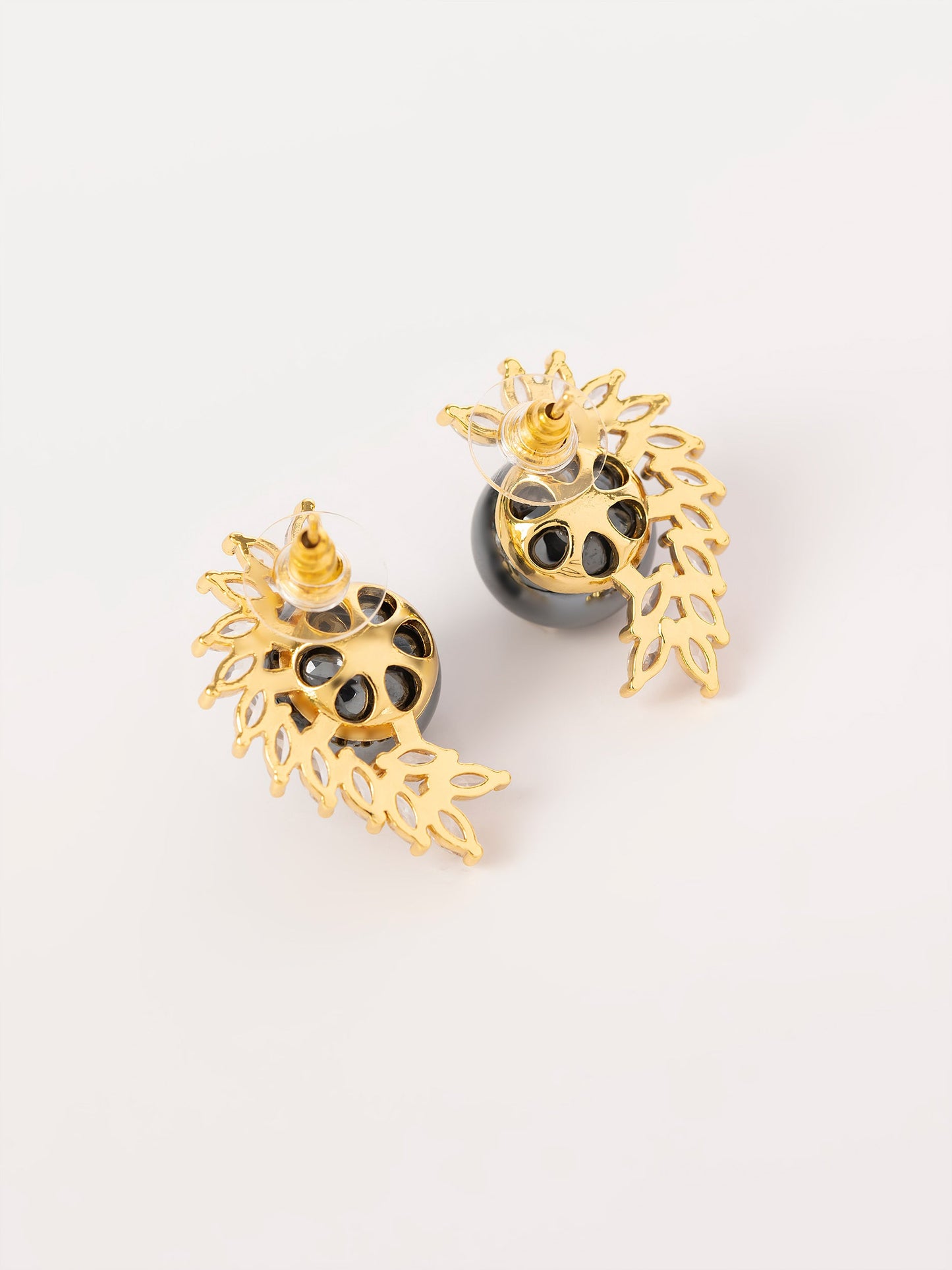 Curvy Pearl Earrings