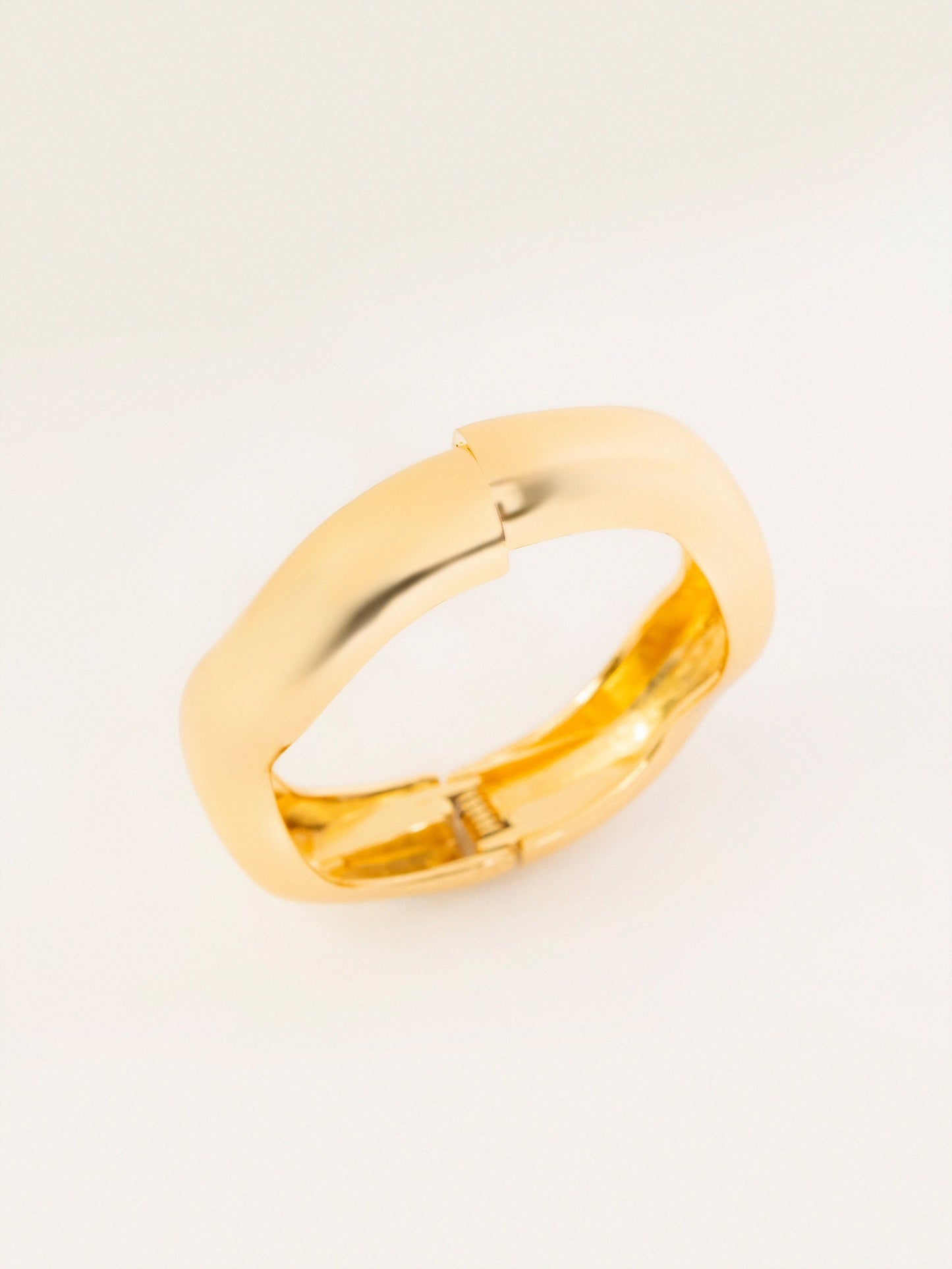 Wavy Solid Bracelet