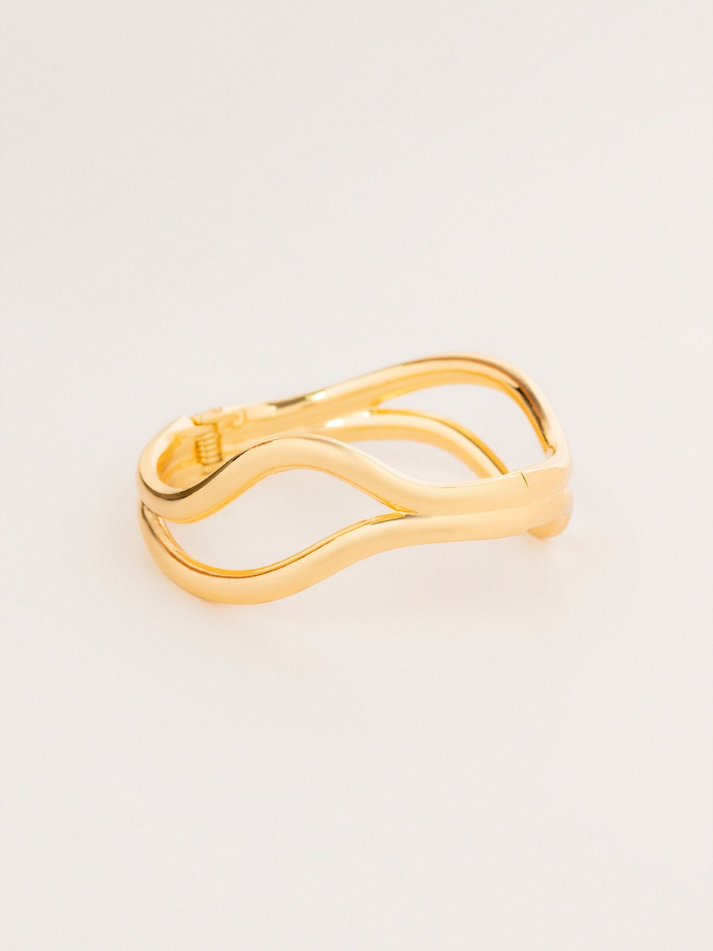 Interlocking Wavy Bracelet