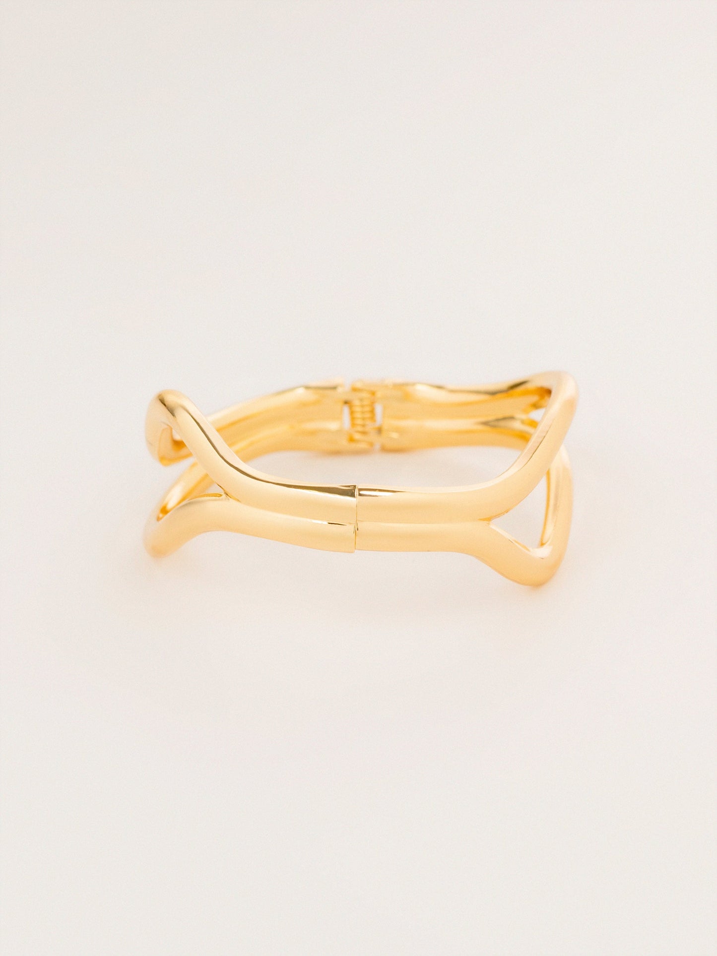 Interlocking Wavy Bracelet