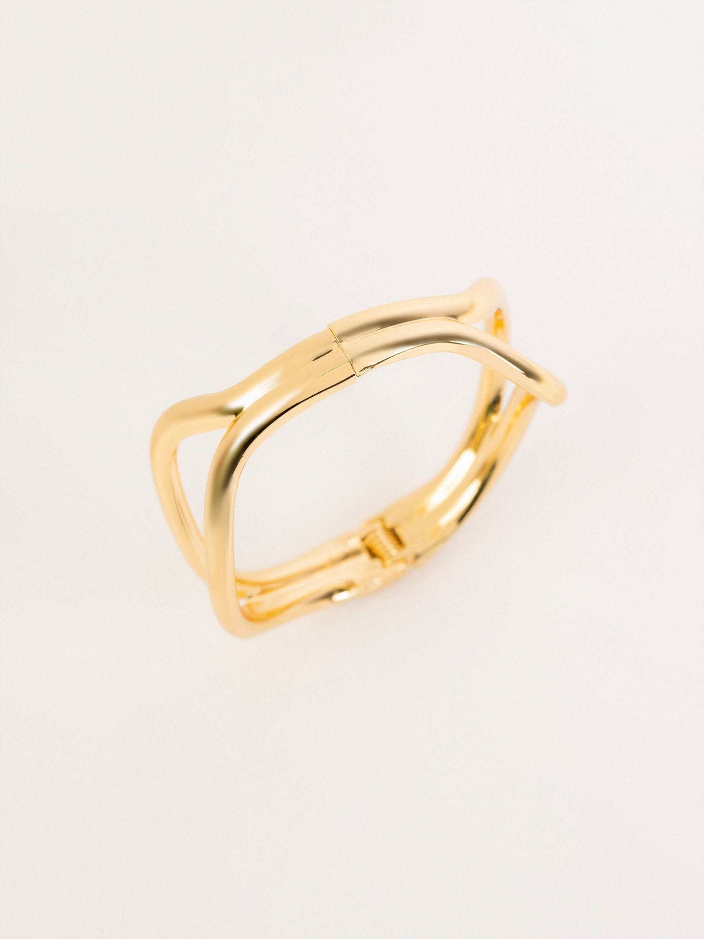 Interlocking Wavy Bracelet
