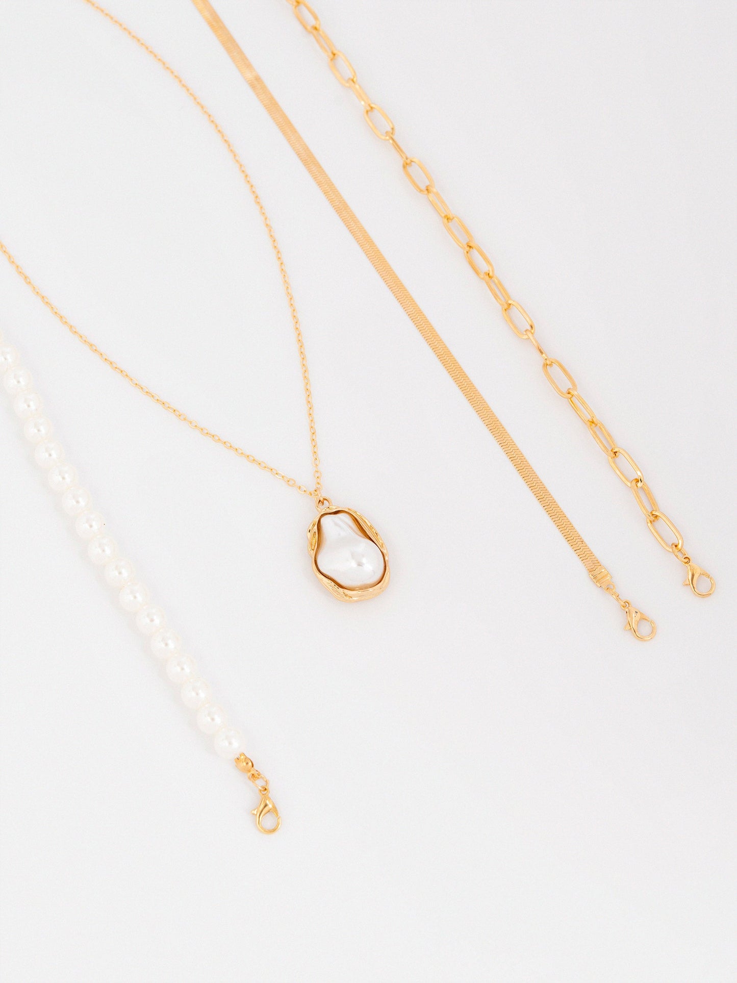 Layered Pearl Necklace Set