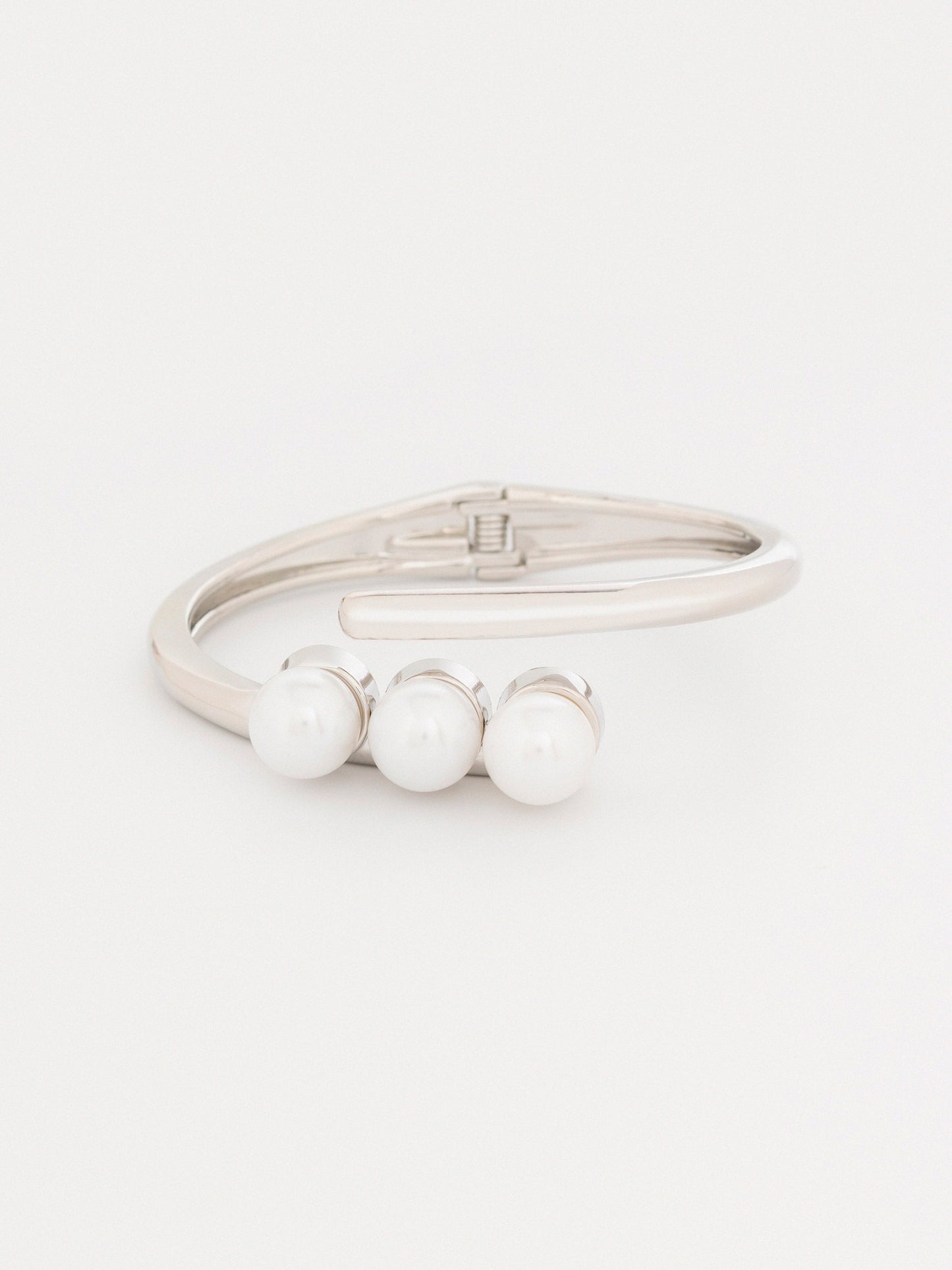 Sleek Pearl Bracelet