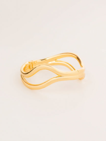 Interlocking Wavy Bracelet
