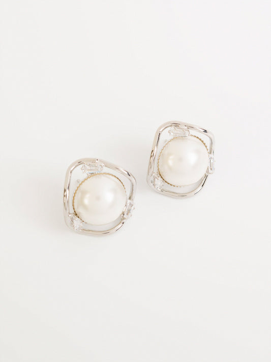 Curved Pearl Studs