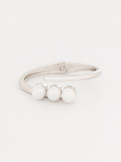 Sleek Pearl Bracelet